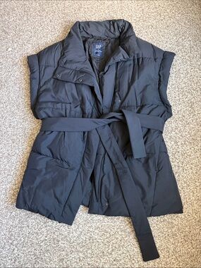 GAP Women's Black Sleeveless Puffer Vest with Tie Belt